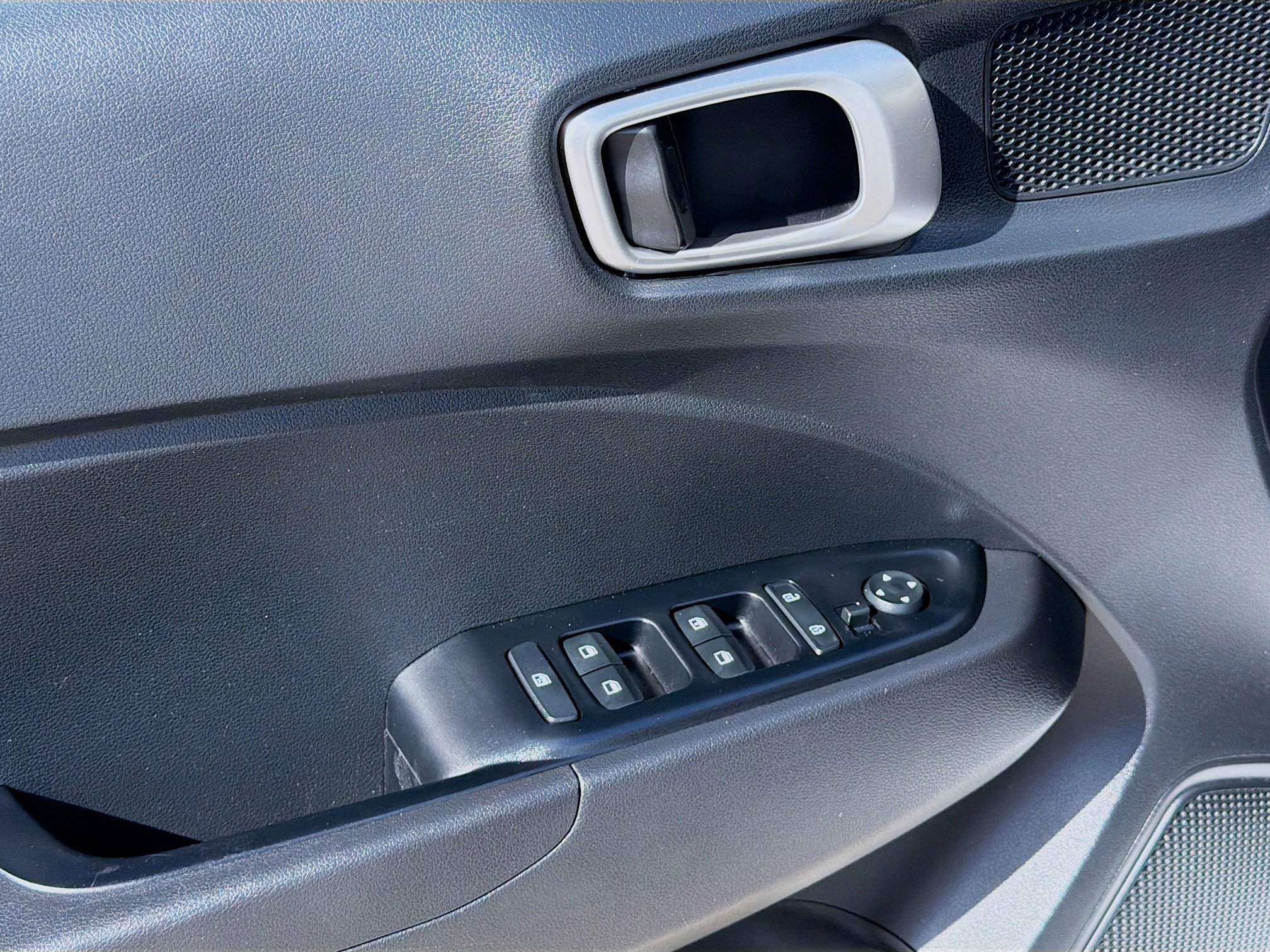 Used 2022 Hyundai Venue SE FWD image 14