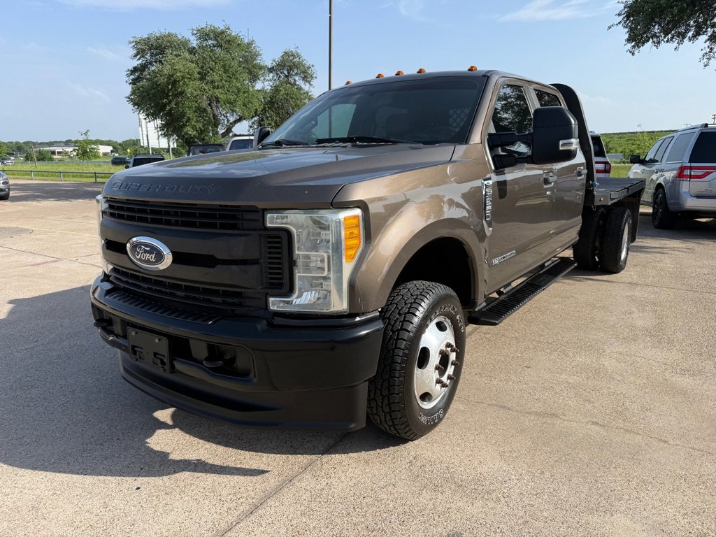 Used 2017 Ford F350 4x4 Crew Cab DRW Super Duty image 3