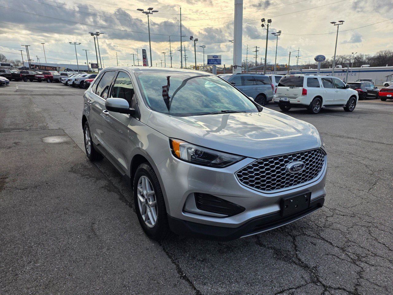 Used 2024 Ford Edge SEL image 8