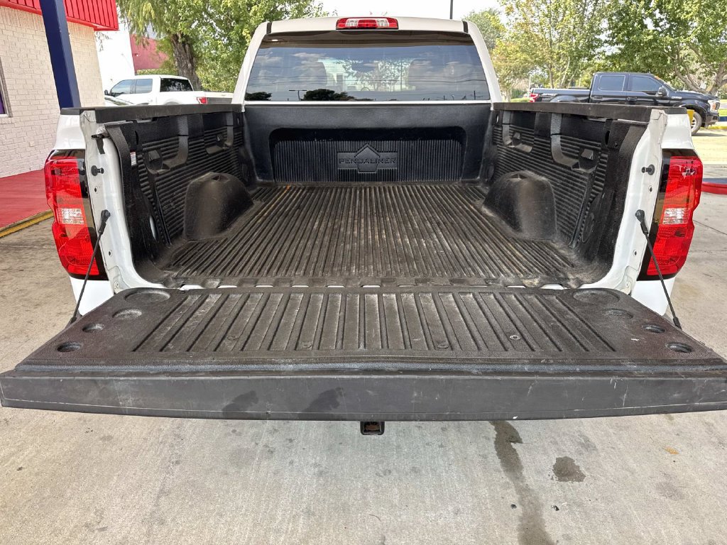 Used 2018 Chevrolet Silverado 1500 Custom w/ Custom Value Package RWD image 9