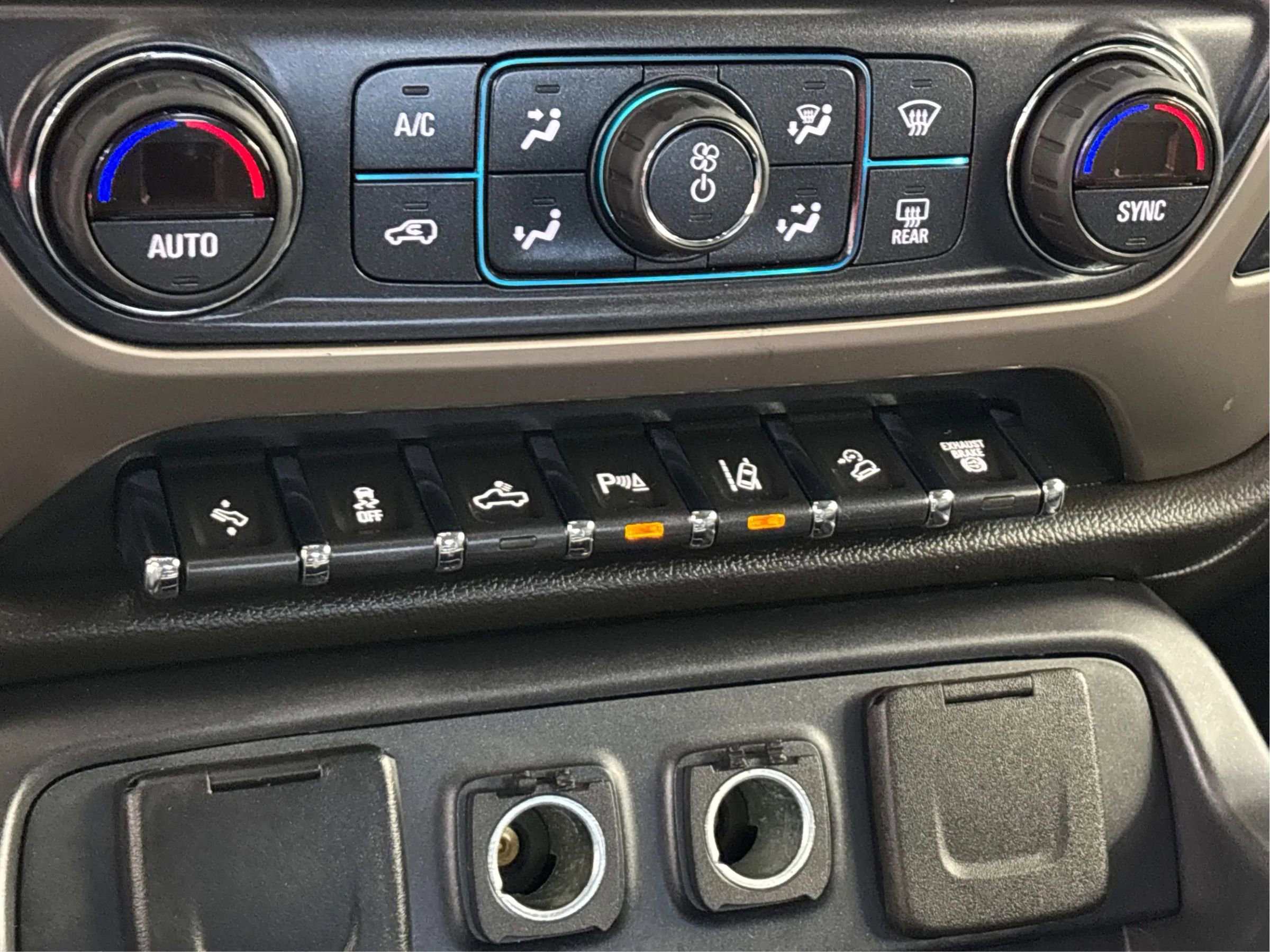 Used 2019 GMC Sierra 2500 Denali w/ Duramax Plus Package AWD/4WD image 36