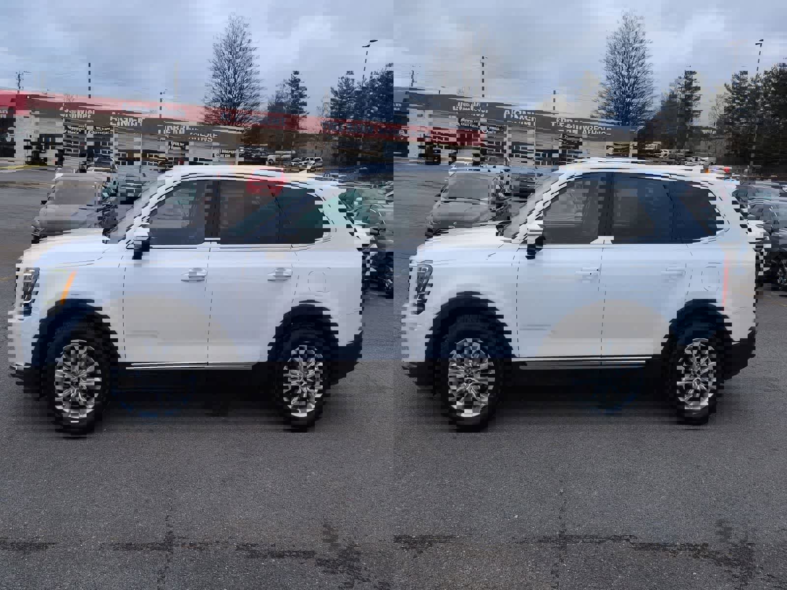 Used 2022 Kia Telluride LX image 5