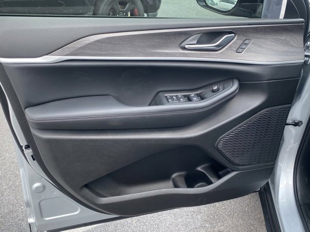 New 2025 Jeep Grand Cherokee L Limited image 12