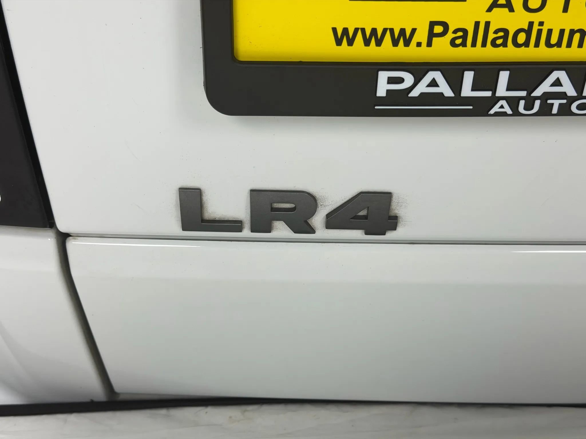 Used 2016 Land Rover LR4 HSE AWD/4WD image 41