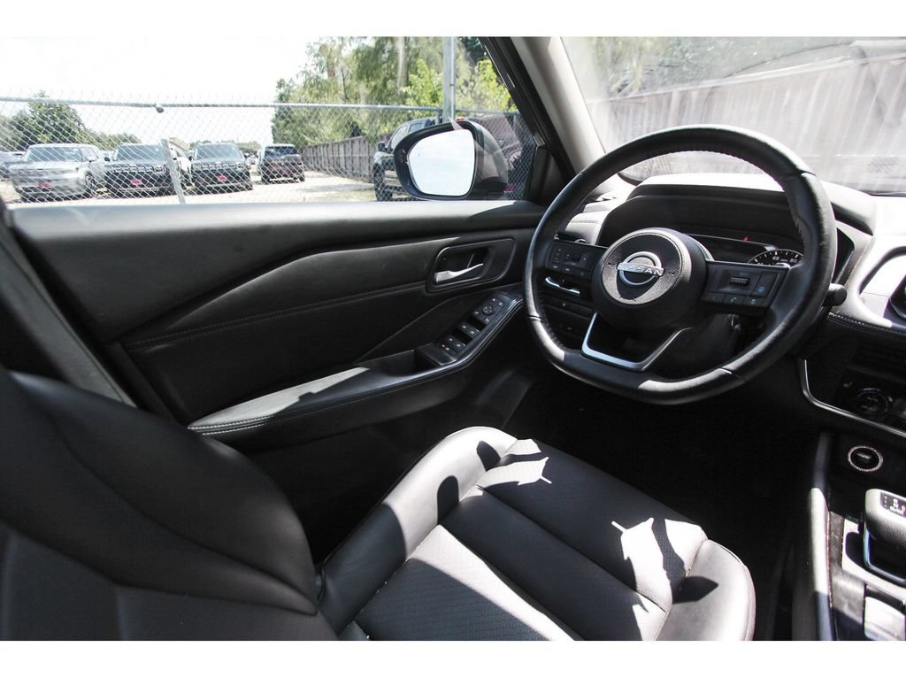 Used 2024 Nissan Rogue SV w/ SV Premium Package FWD image 9