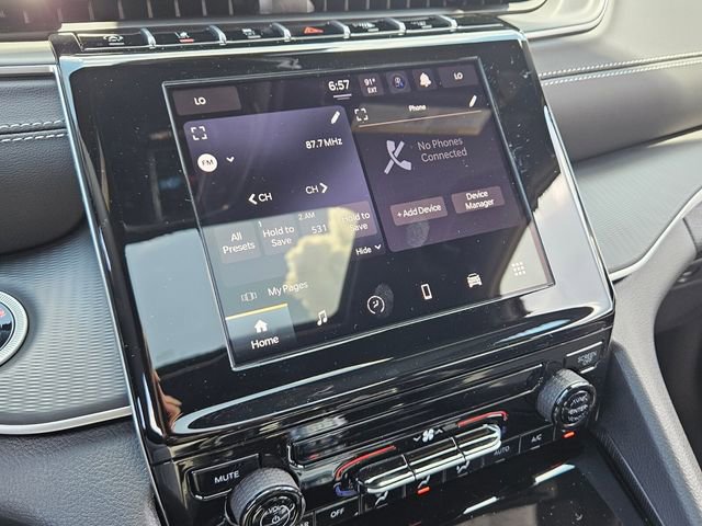 New 2025 Jeep Grand Cherokee L Laredo image 11