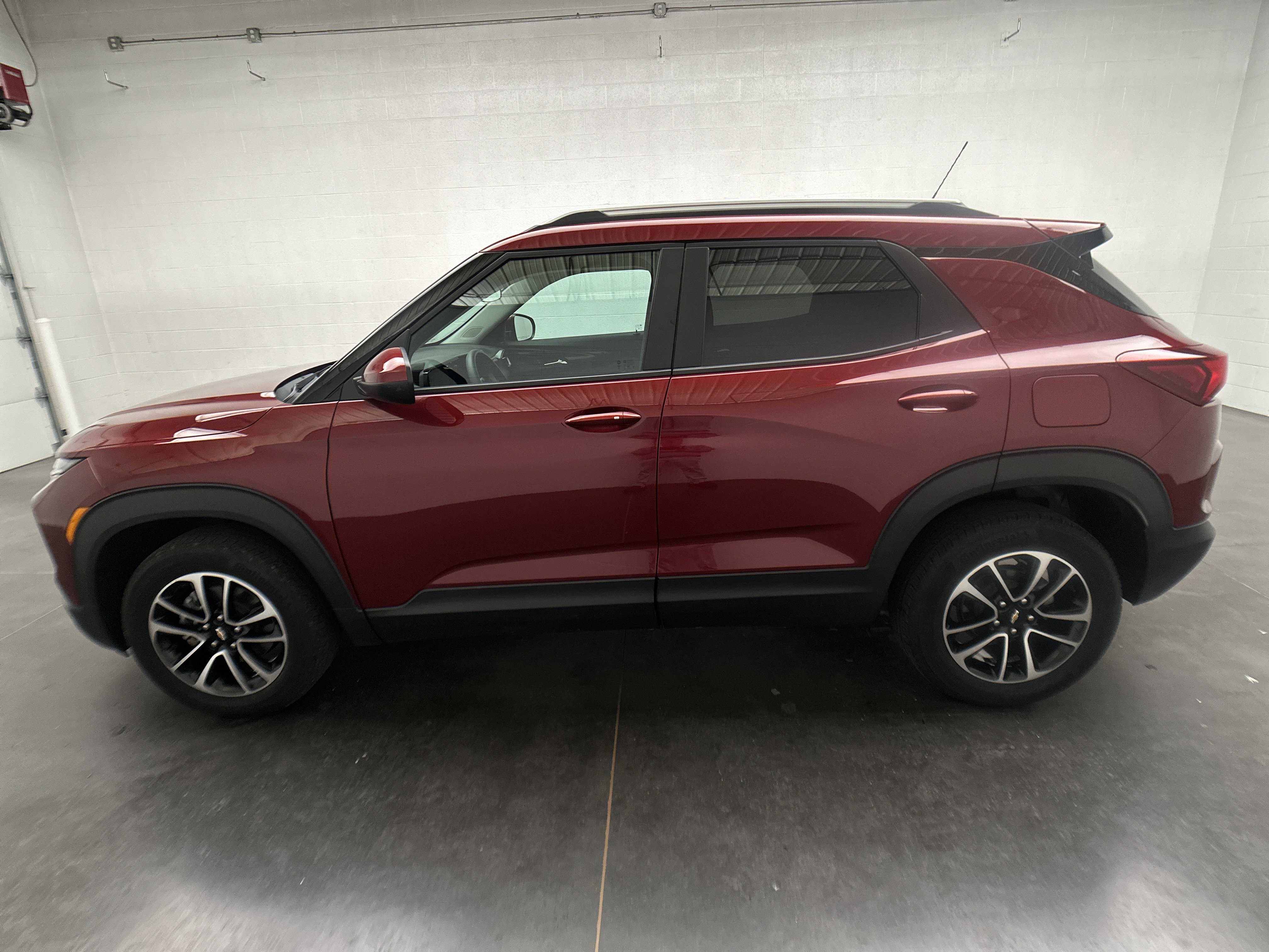 Used 2025 Chevrolet TrailBlazer LT AWD/4WD image 5