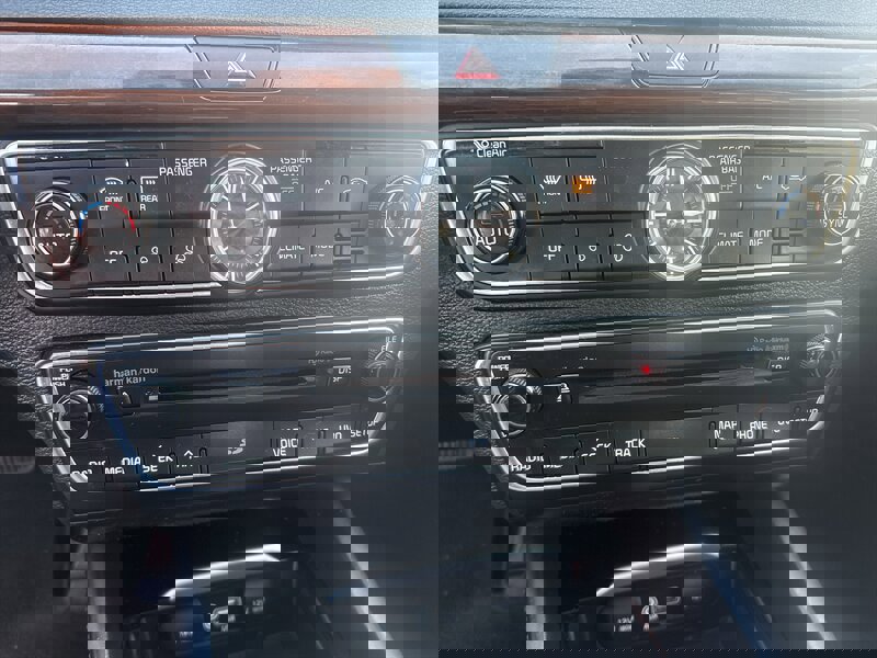 Used 2017 Kia Cadenza Premium w/ Luxury Package image 34