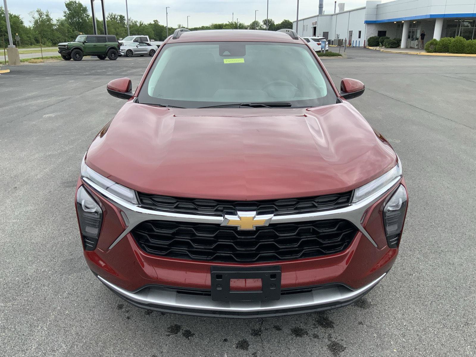 Used 2024 Chevrolet Trax LT w/ Driver Confidence Package FWD image 3