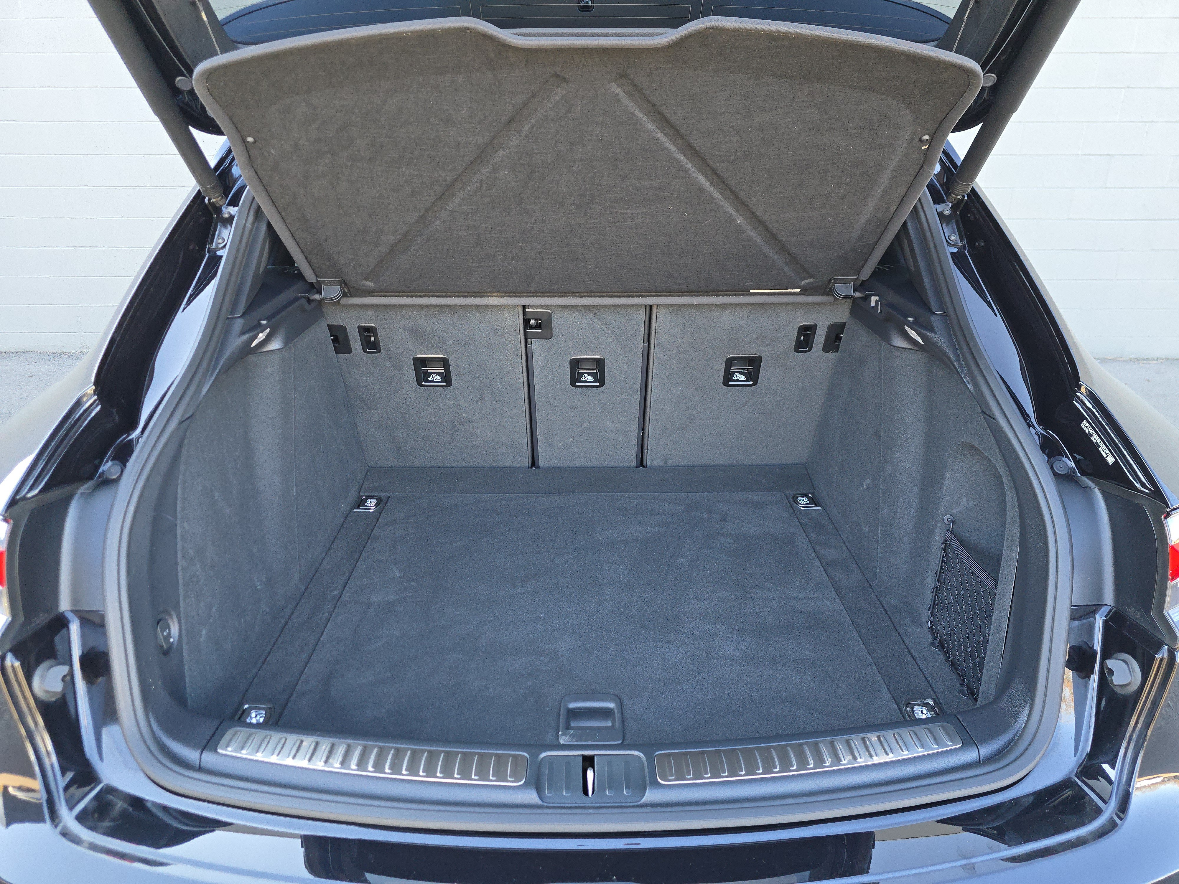 Certified 2025 Porsche Macan AWD/4WD image 15
