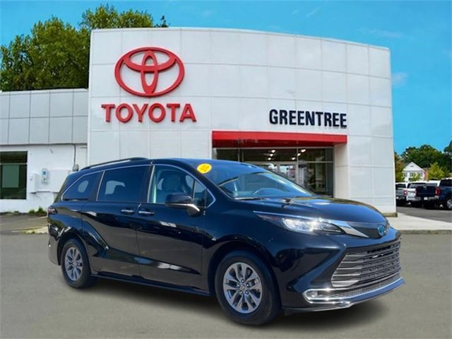 Certified 2022 Toyota Sienna XLE