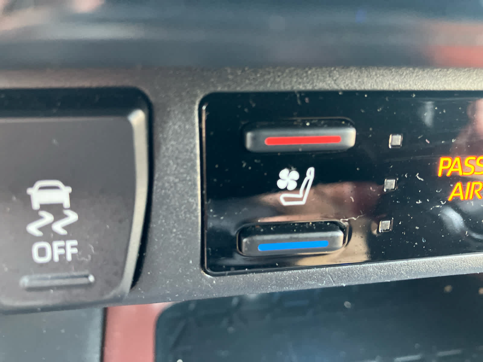 Certified 2020 Toyota RAV4 Limited AWD/4WD image 30