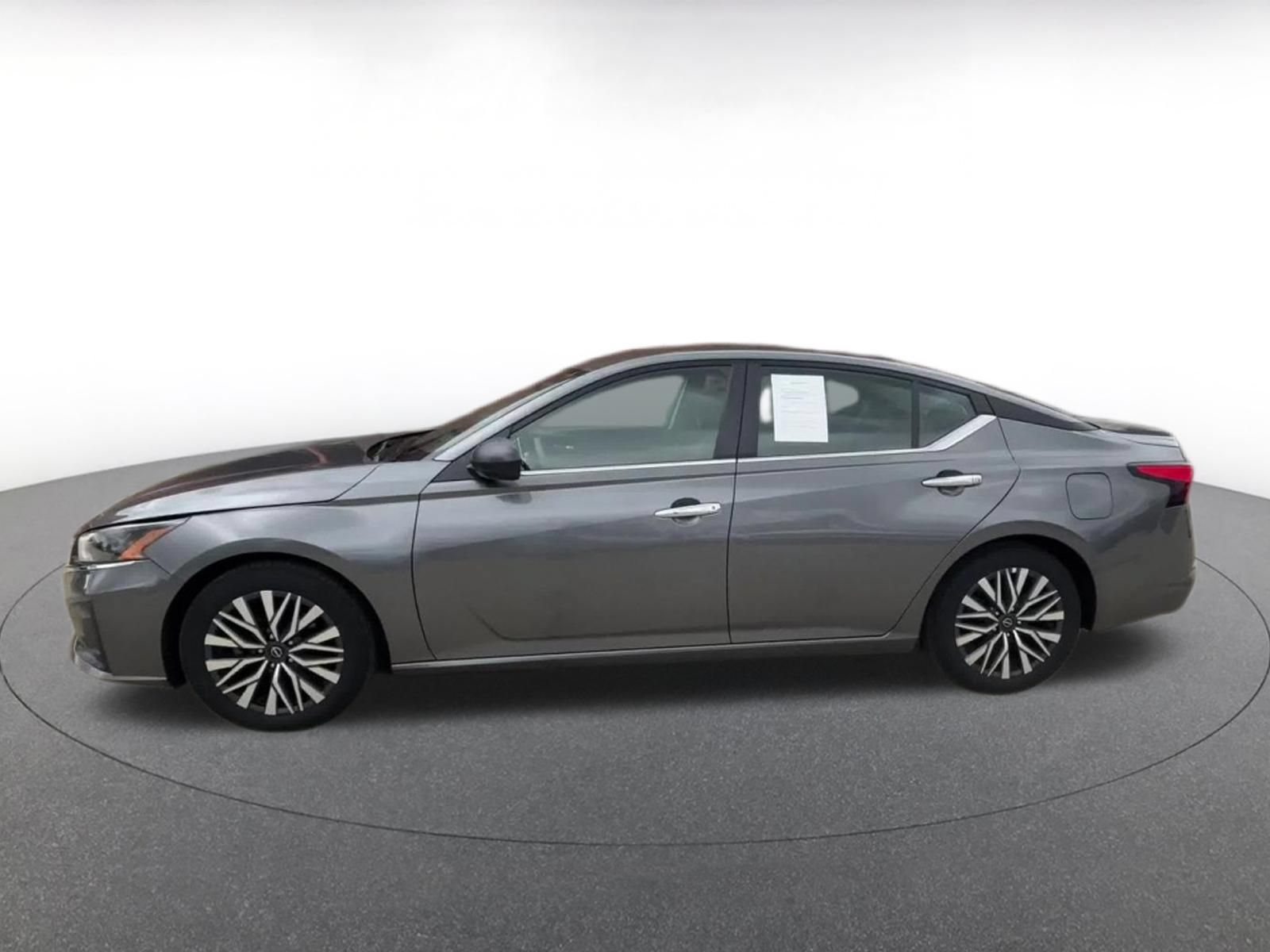 Used 2025 Nissan Altima 2.5 SV FWD image 7