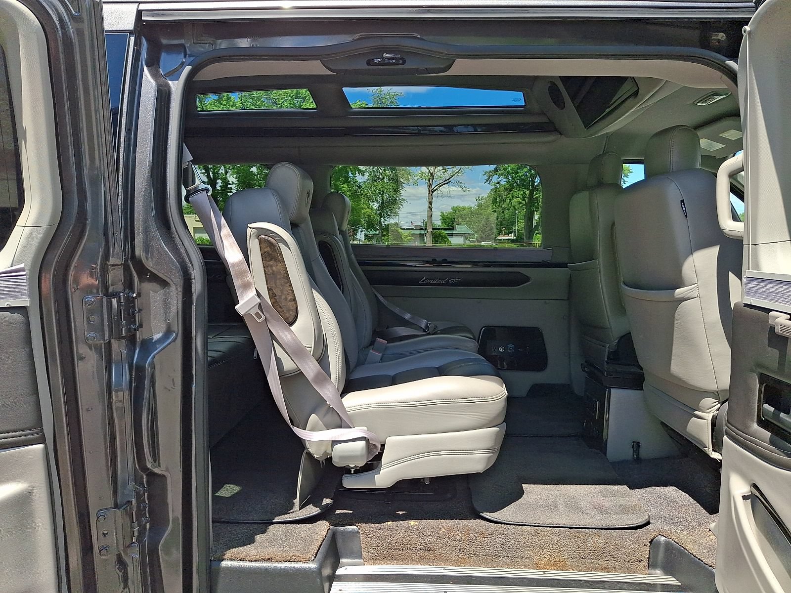 Used 2017 Ford Transit 150 XLT RWD image 11