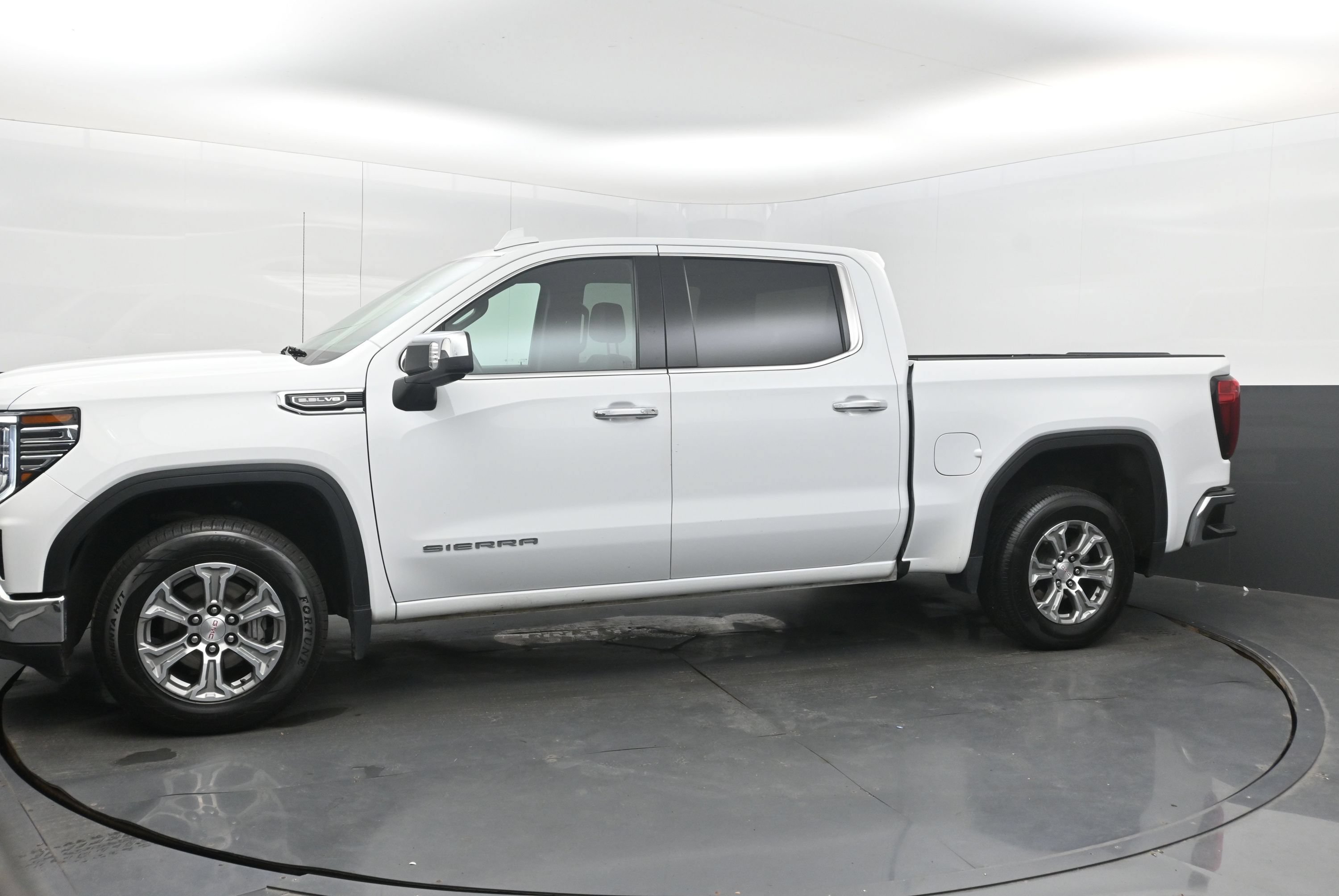 Used 2025 GMC Sierra 1500 SLT RWD image 5