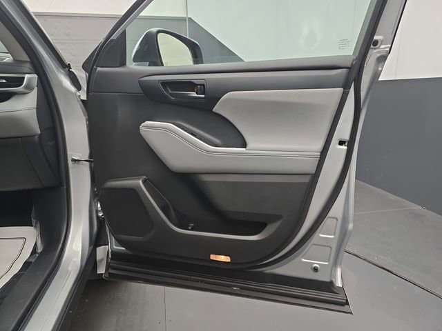 Used 2024 Toyota Highlander LE image 47