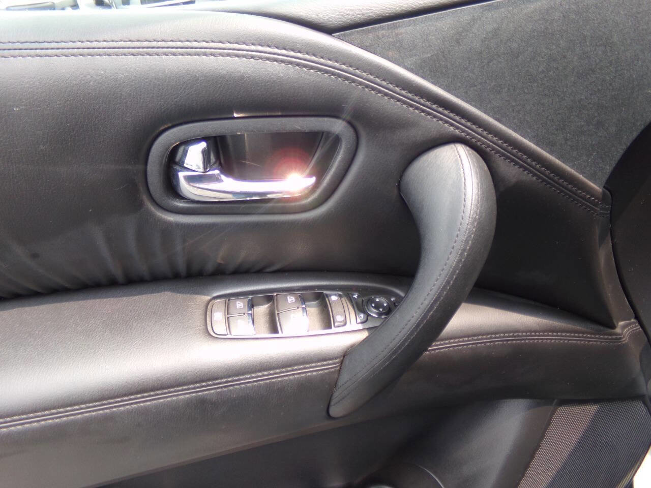 Used 2023 Nissan Armada SV image 16