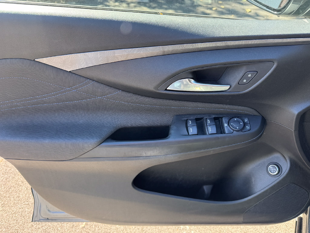 Used 2024 Buick Envista Sport Touring w/ Convenience II Package FWD image 21