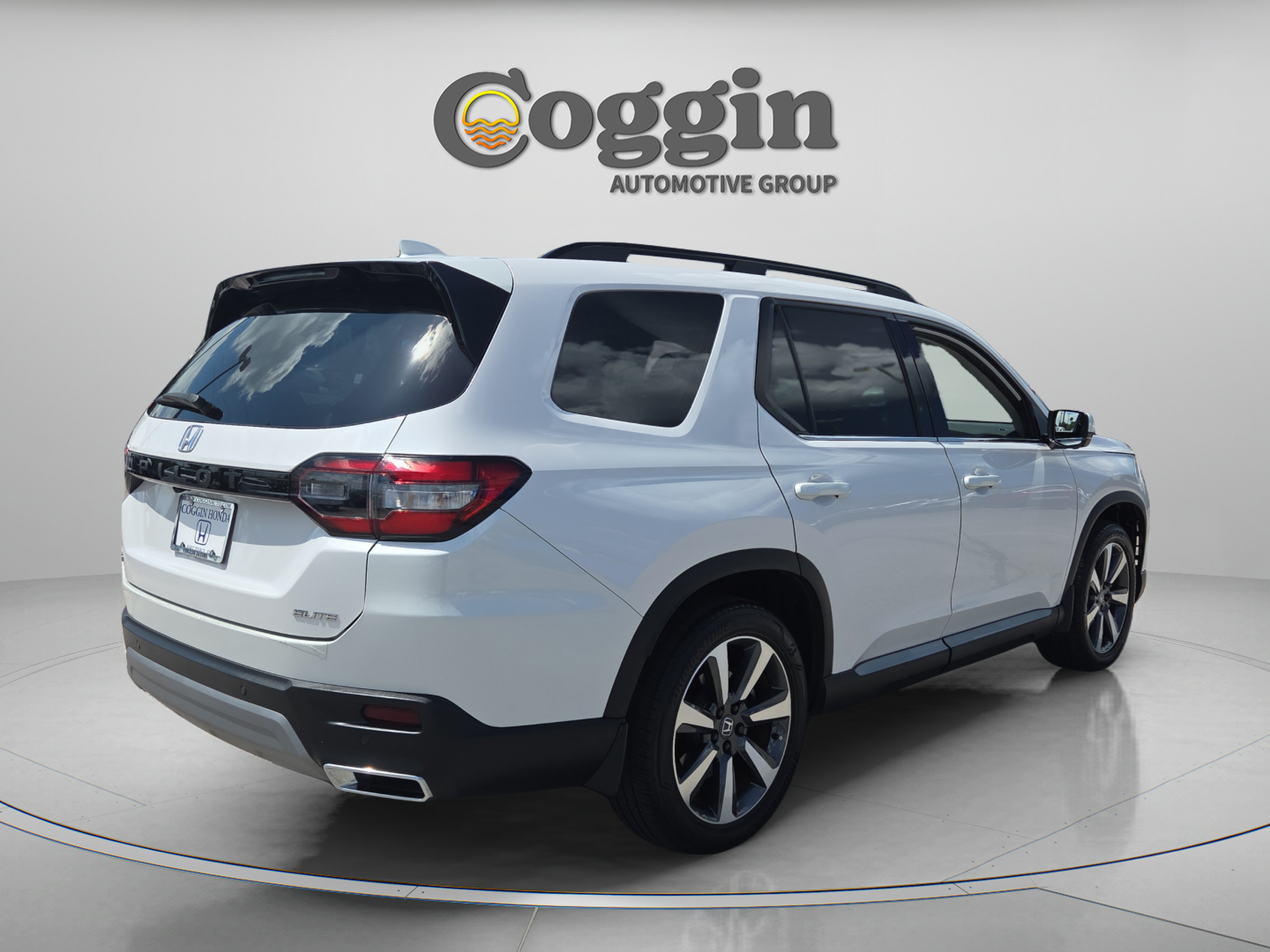 Used 2023 Honda Pilot Elite image 5