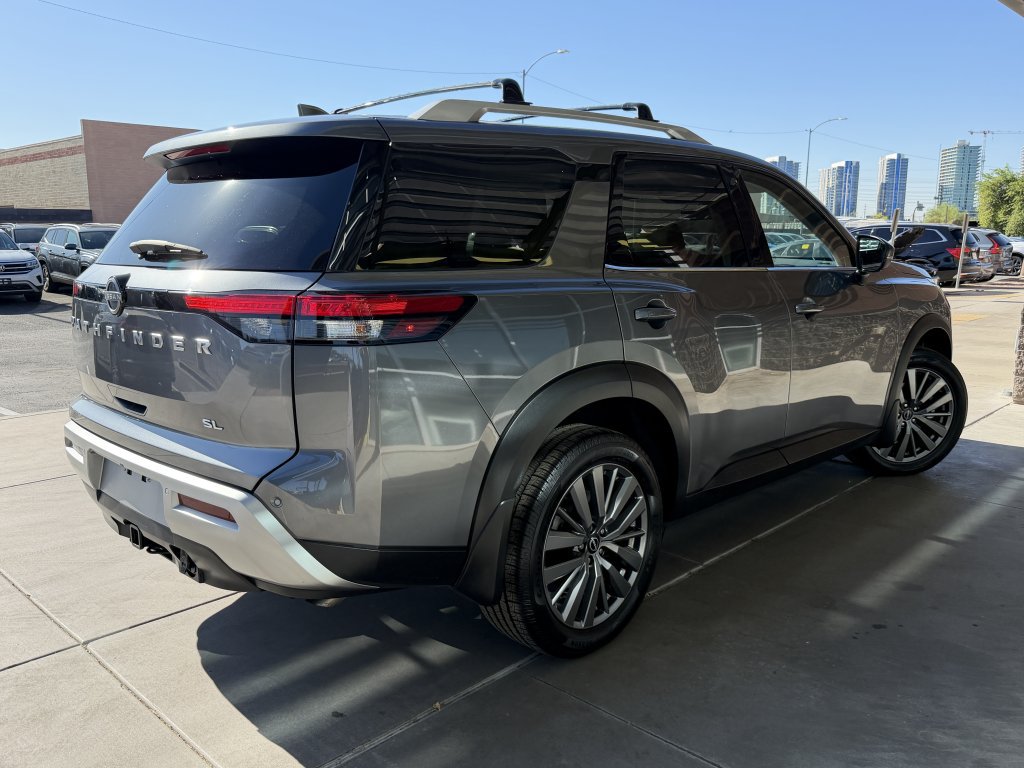 Used 2025 Nissan Pathfinder SL w/ SL Premium Package FWD image 4