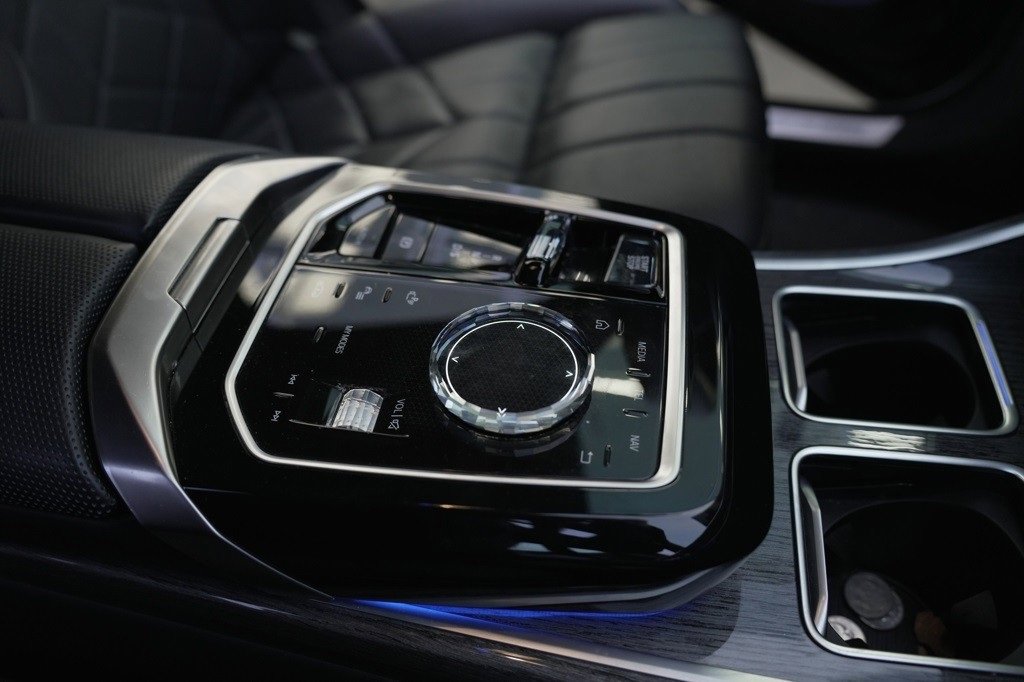 Used 2024 BMW 740i image 23