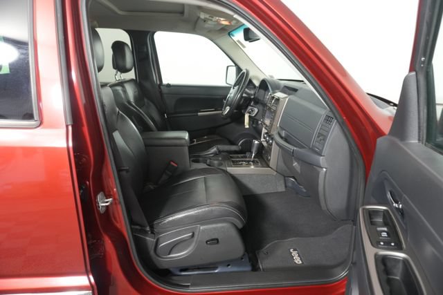 Used 2012 Jeep Liberty Limited Jet w/ Comfort/Convenience Group AWD/4WD image 28