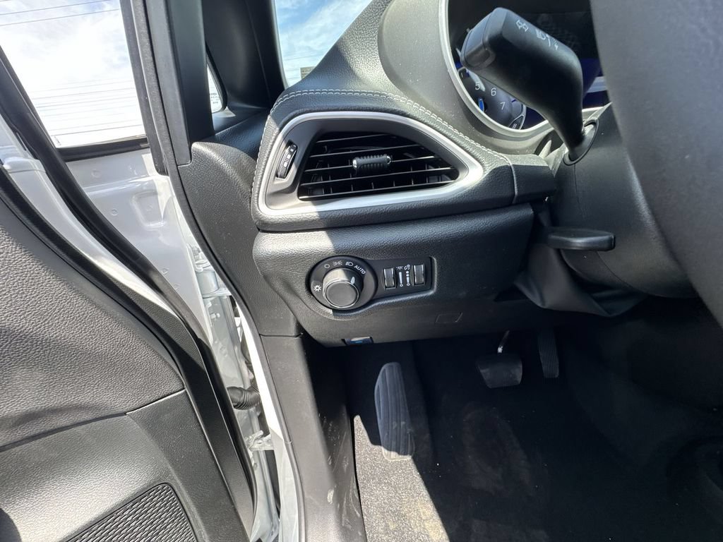 New 2027 Chrysler Pacifica Select AWD/4WD image 20