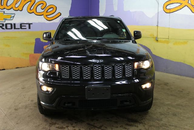 Used 2019 Jeep Grand Cherokee Altitude AWD/4WD image 3