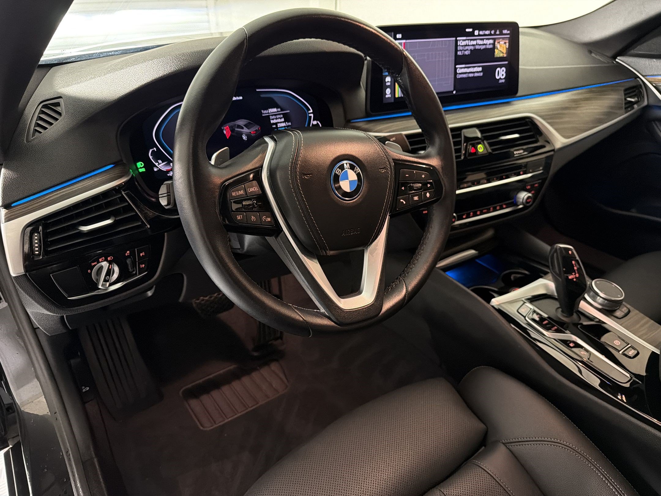 Used 2023 BMW 530e w/ Convenience Package RWD image 4