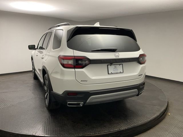 Certified 2025 Honda Pilot Touring image 5