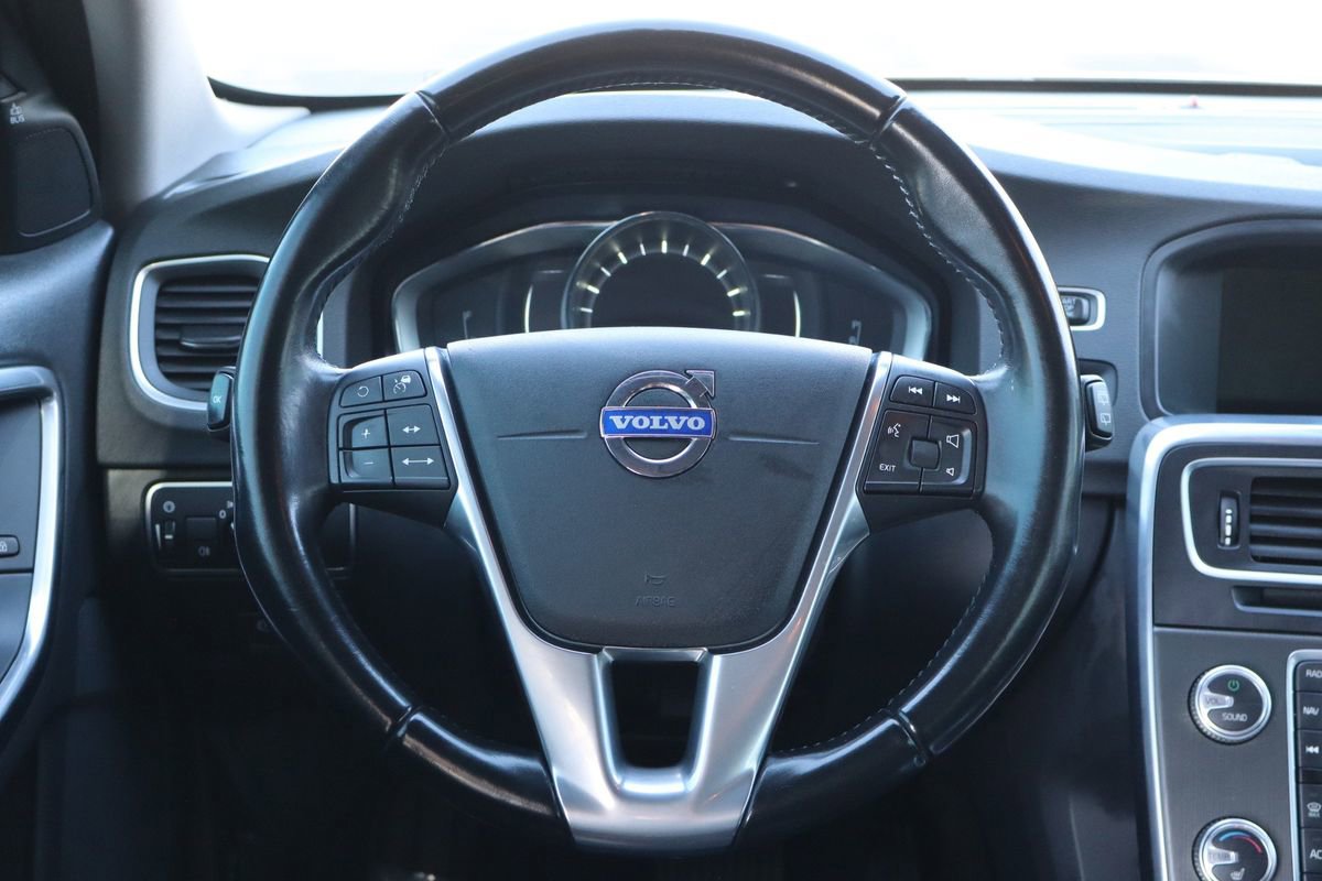 Used 2015 Volvo V60 T5 Platinum image 18