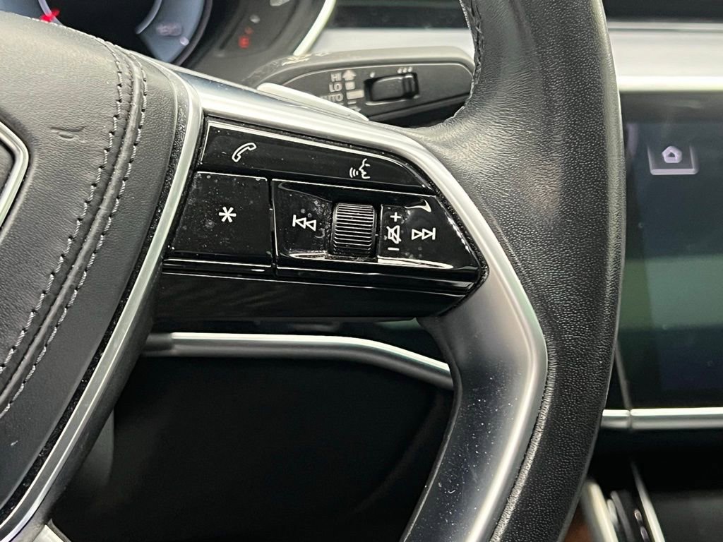 Used 2023 Audi A8 L 3.0T image 9