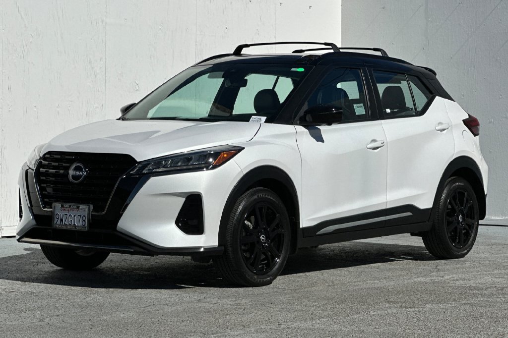 Certified 2024 Nissan Kicks SR w/ SR Premium Package FWD image 8