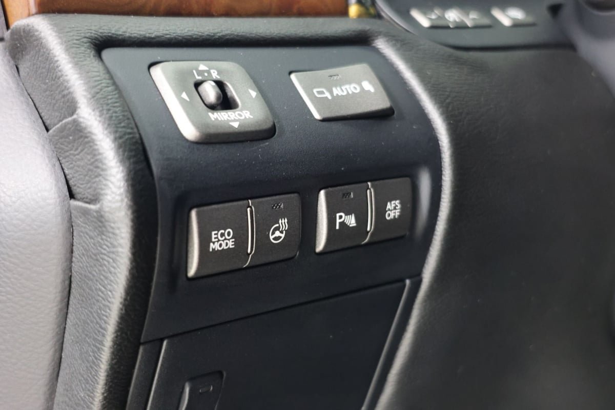 Used 2010 Lexus LS 460 RWD image 23