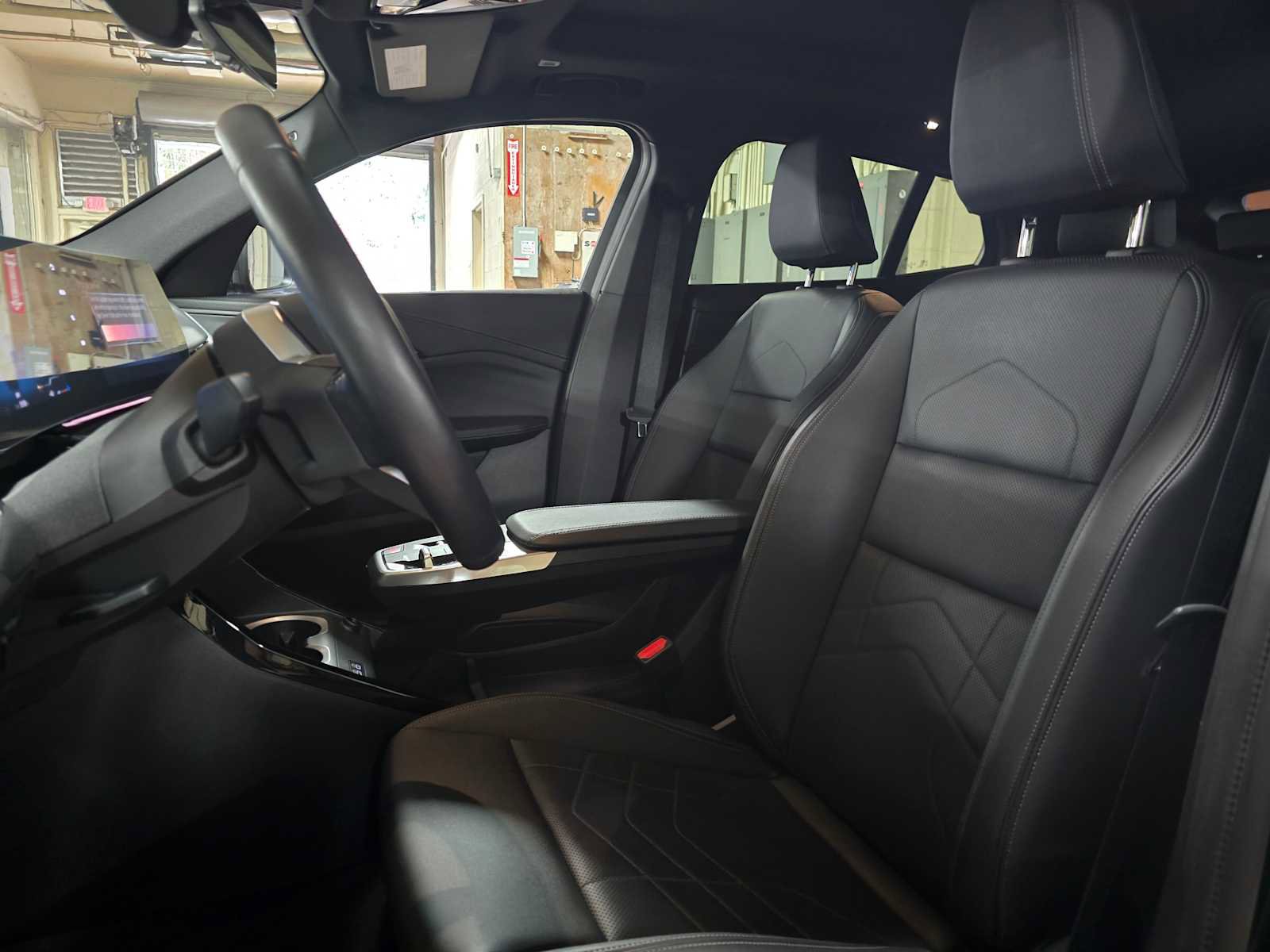 Used 2025 BMW X2 xDrive28i w/ Technology Package image 21