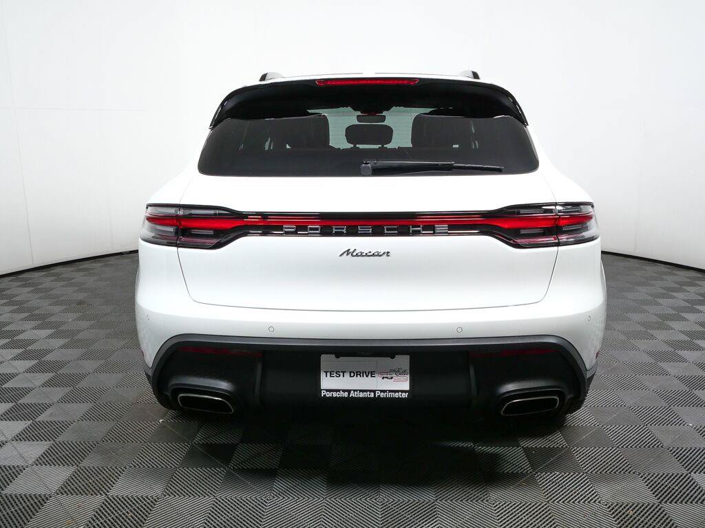 Certified 2026 Porsche Macan AWD/4WD image 30