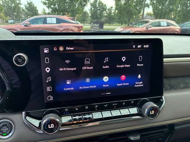 Used 2025 Chevrolet Colorado ZR2 w/ Technology Package AWD/4WD image 9