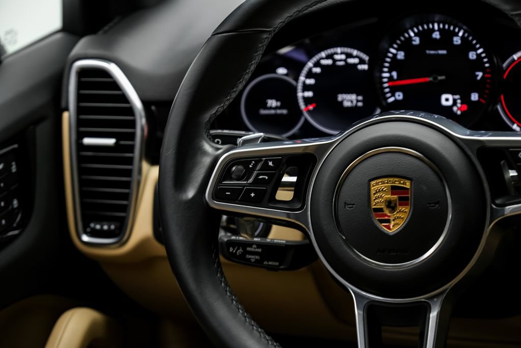 Used 2023 Porsche Cayenne w/ Premium Package AWD/4WD image 22