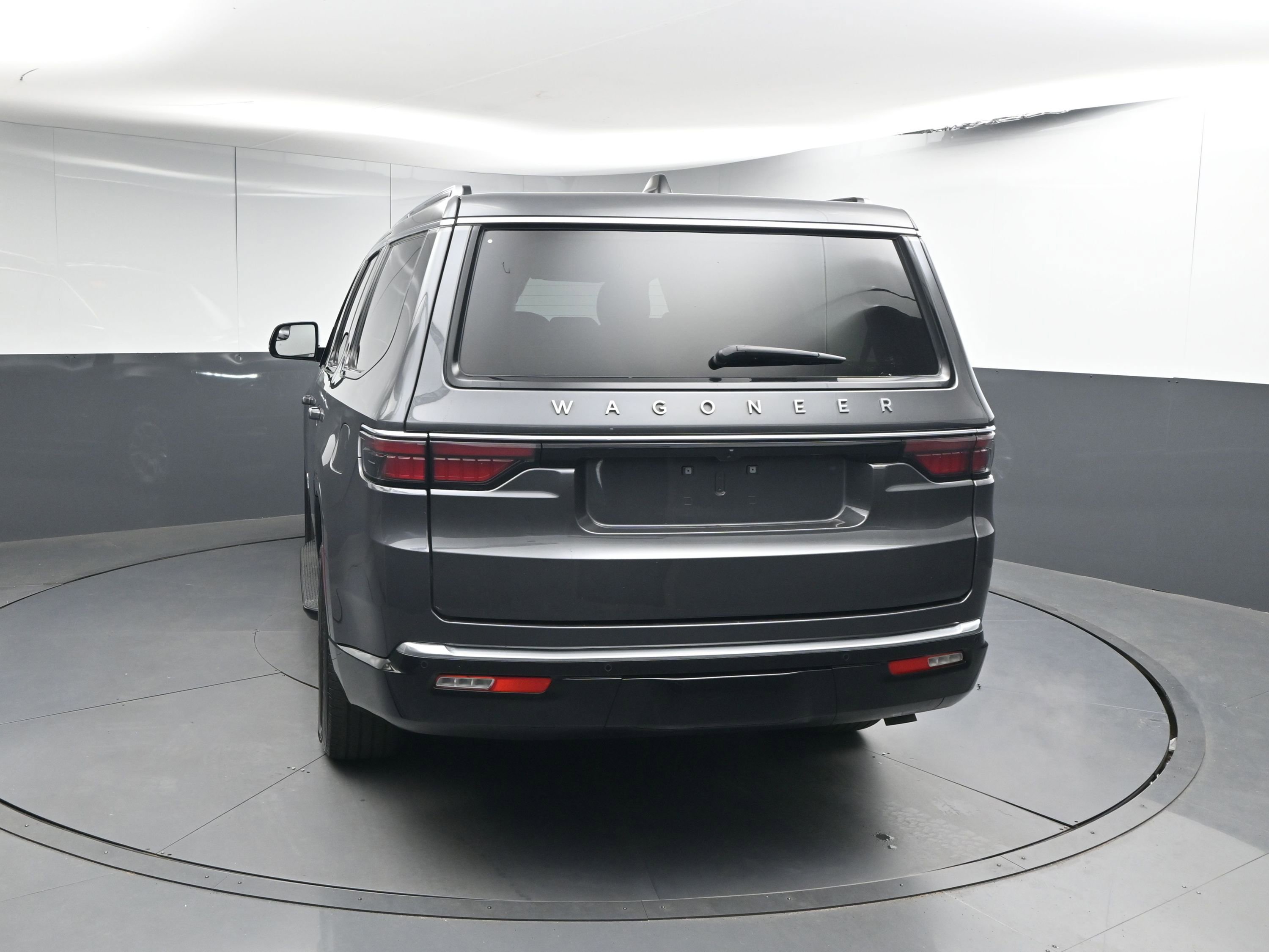 Used 2024 Jeep Wagoneer 2WD image 23