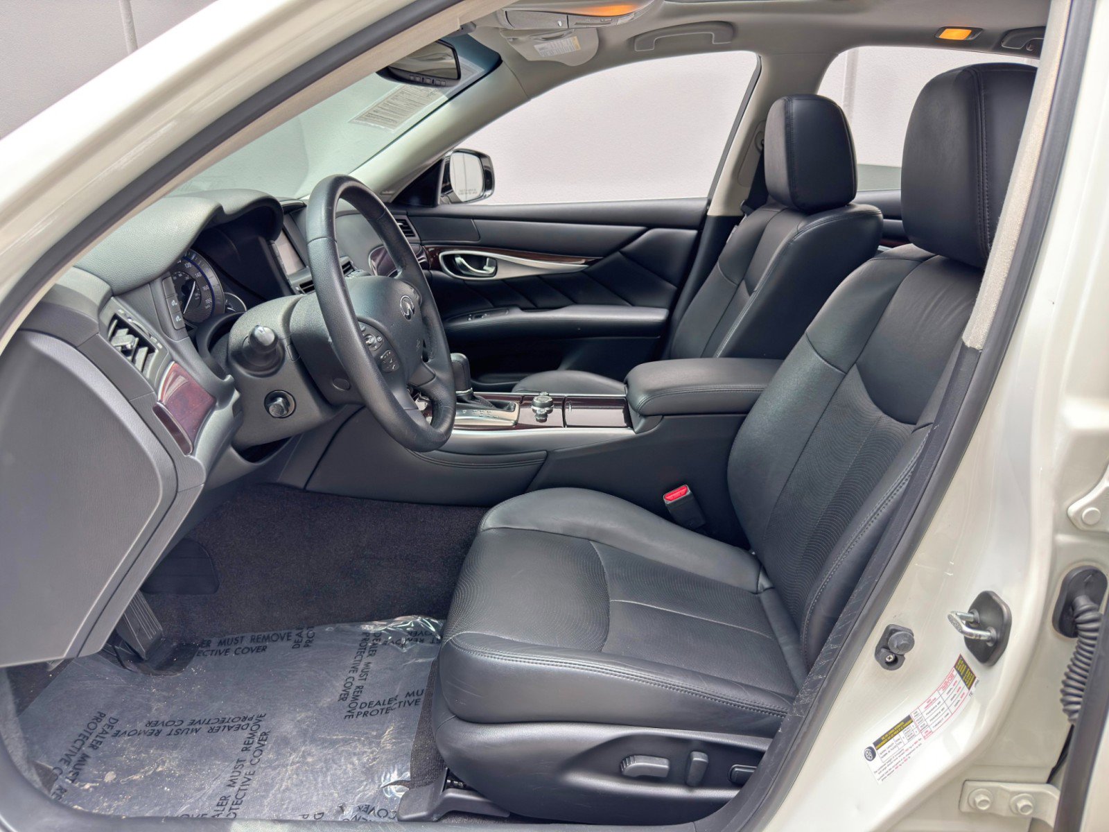 Used 2019 INFINITI Q70 Luxe RWD image 16