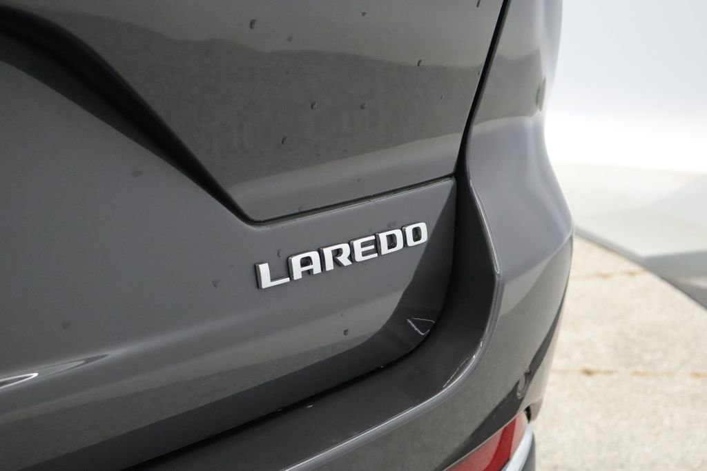 Used 2023 Jeep Grand Cherokee Laredo AWD/4WD image 20