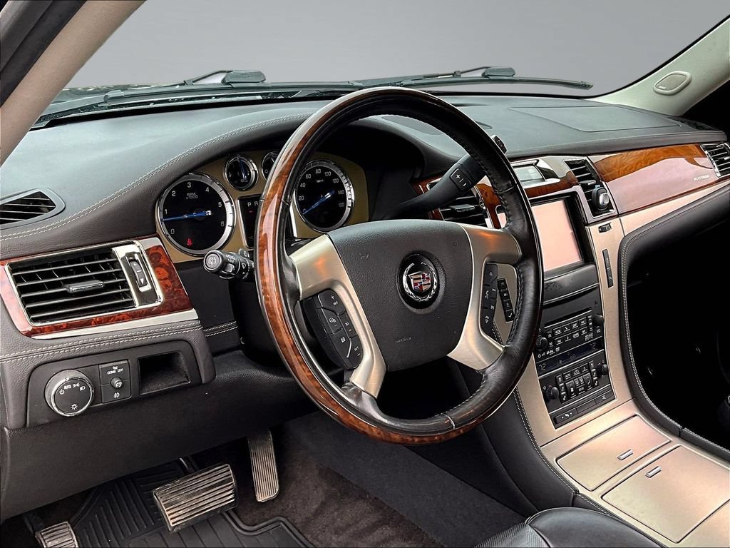Used 2013 Cadillac Escalade Platinum AWD/4WD image 18