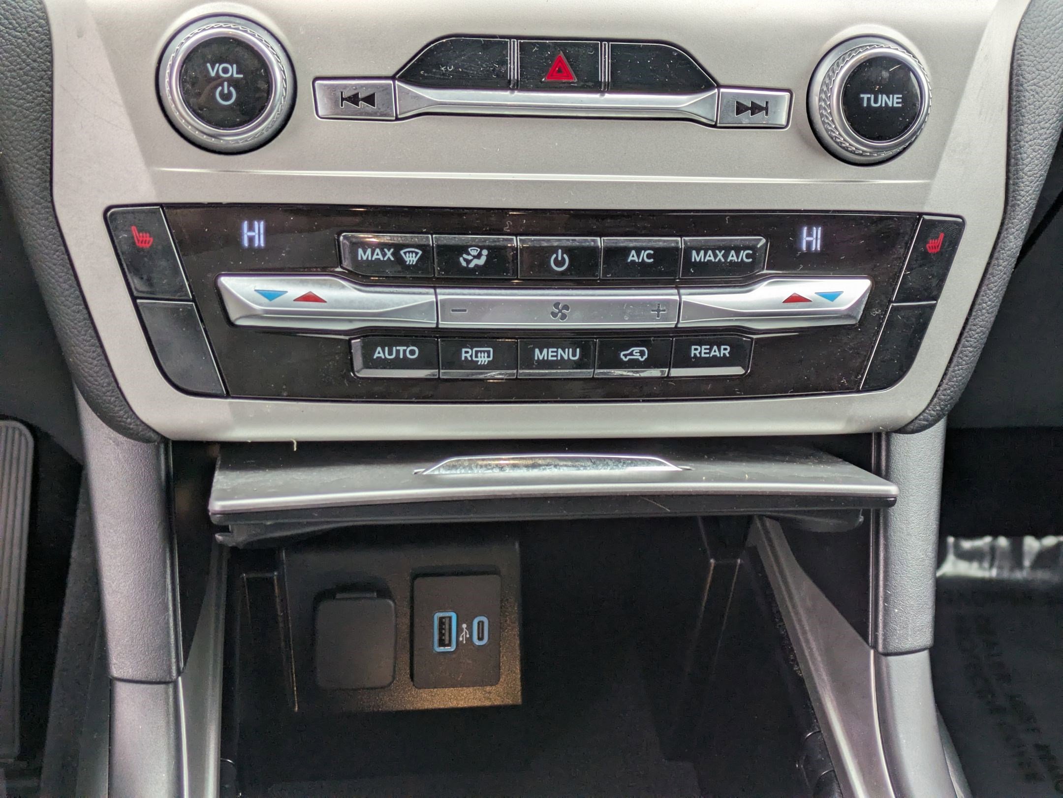 Used 2021 Ford Explorer XLT image 14