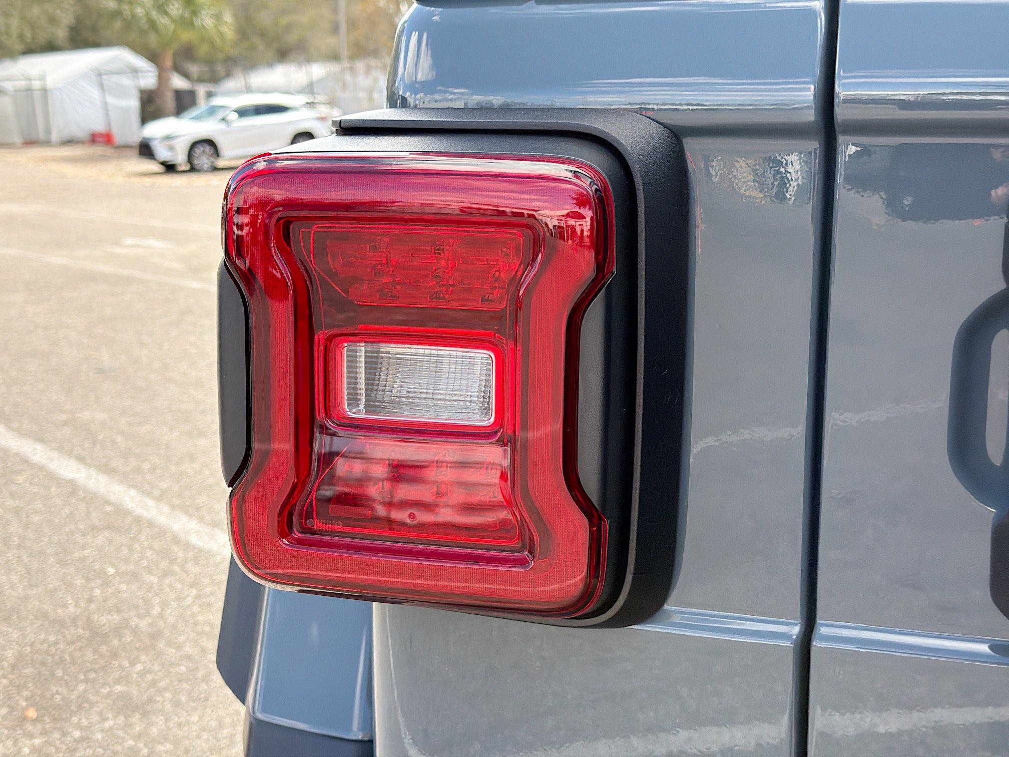 Used 2024 Jeep Wrangler Unlimited Rubicon image 10