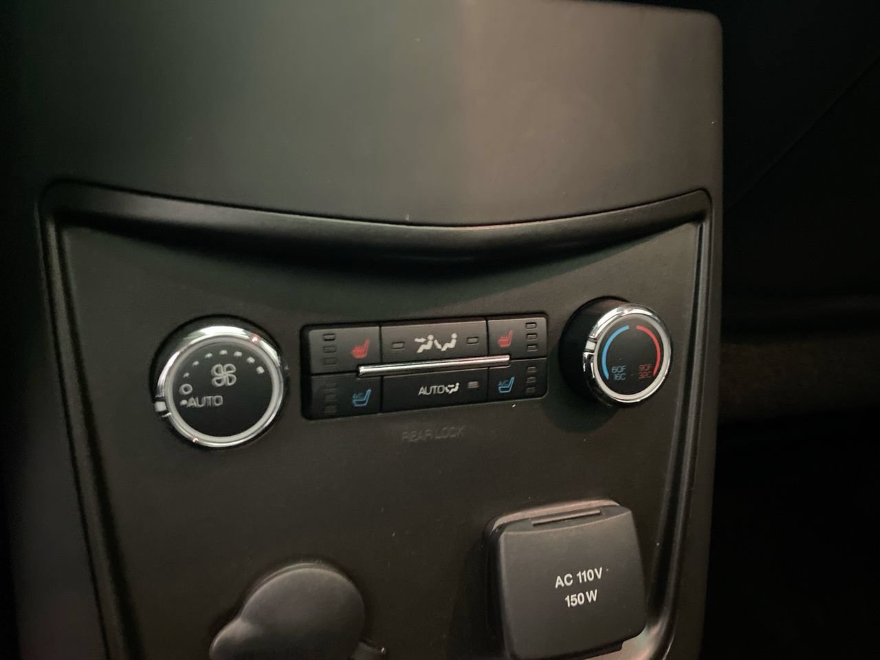 Used 2015 Lincoln MKT AWD image 27