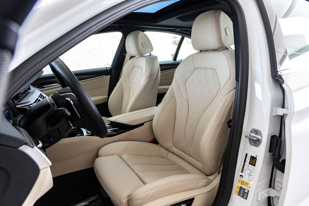Certified 2023 BMW 530e w/ Premium Package image 19