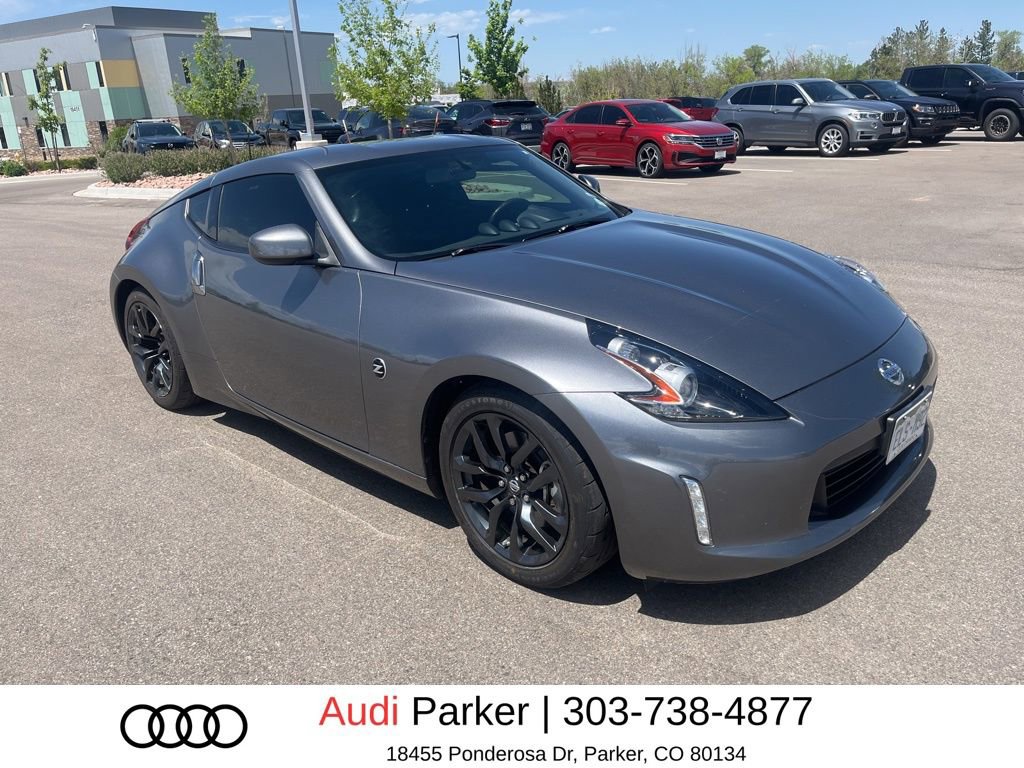 Used 2018 Nissan 370Z Coupe RWD image 2