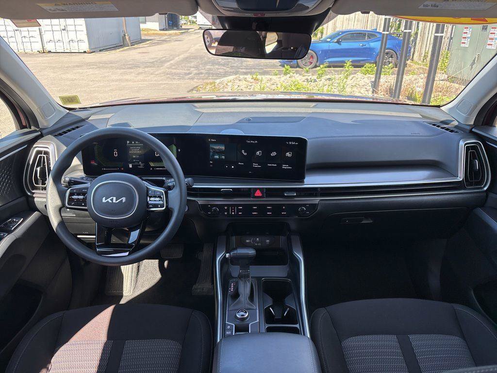 Used 2025 Kia Sorento LX FWD image 11