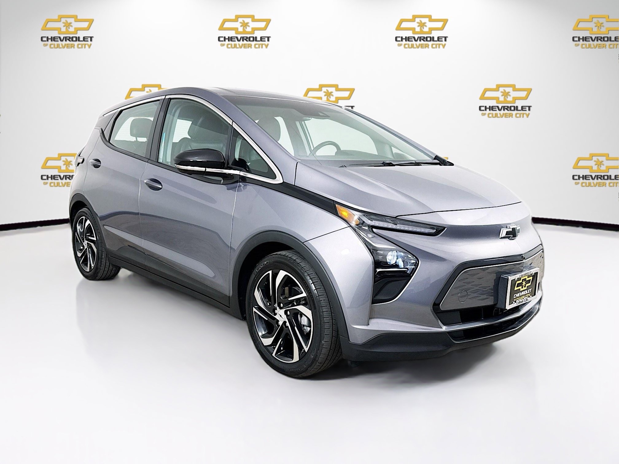 Used 2023 Chevrolet Bolt LT w/ Infotainment Package FWD image 1