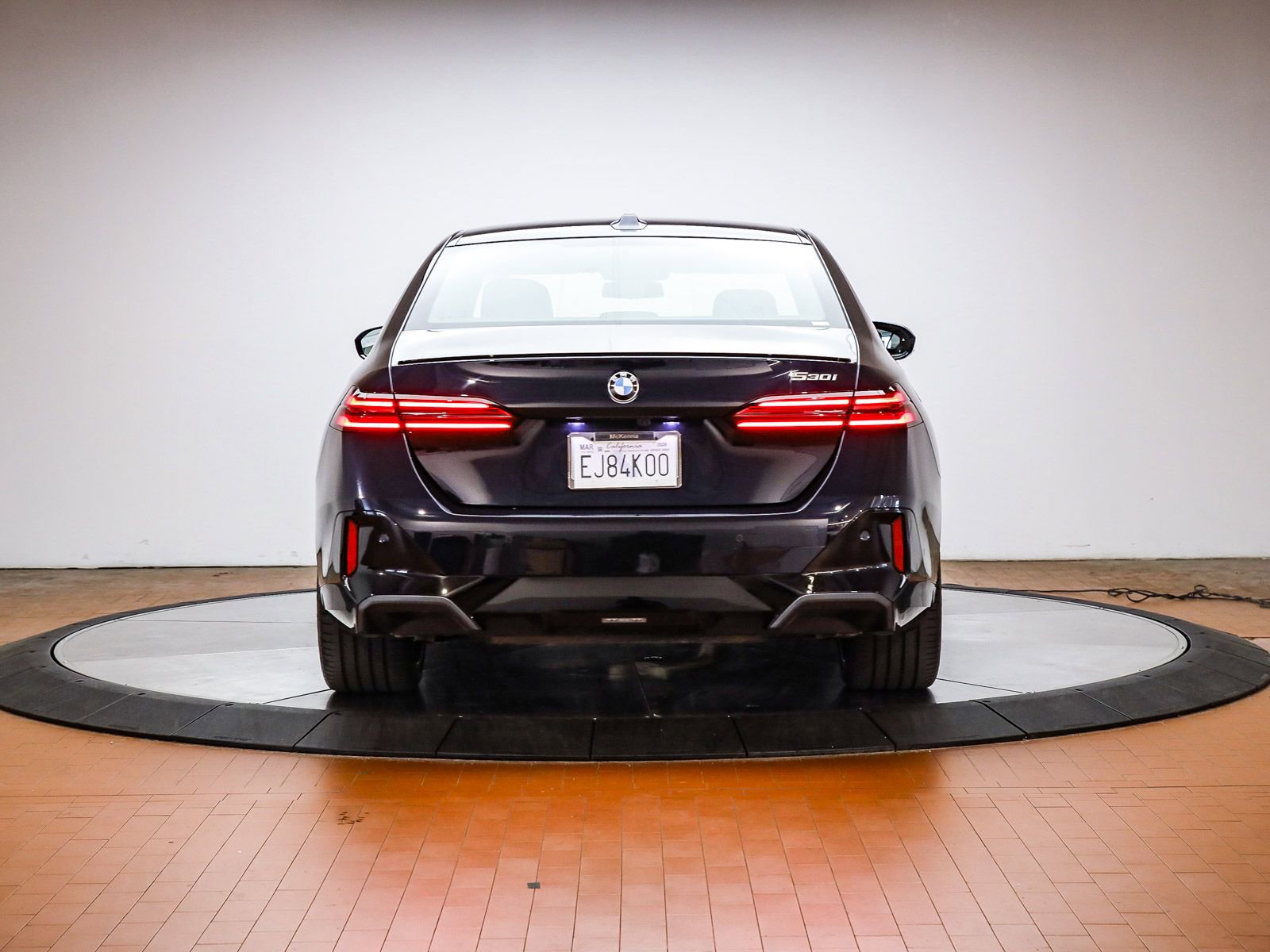 Used 2026 BMW 530i w/ M Sport Package image 3